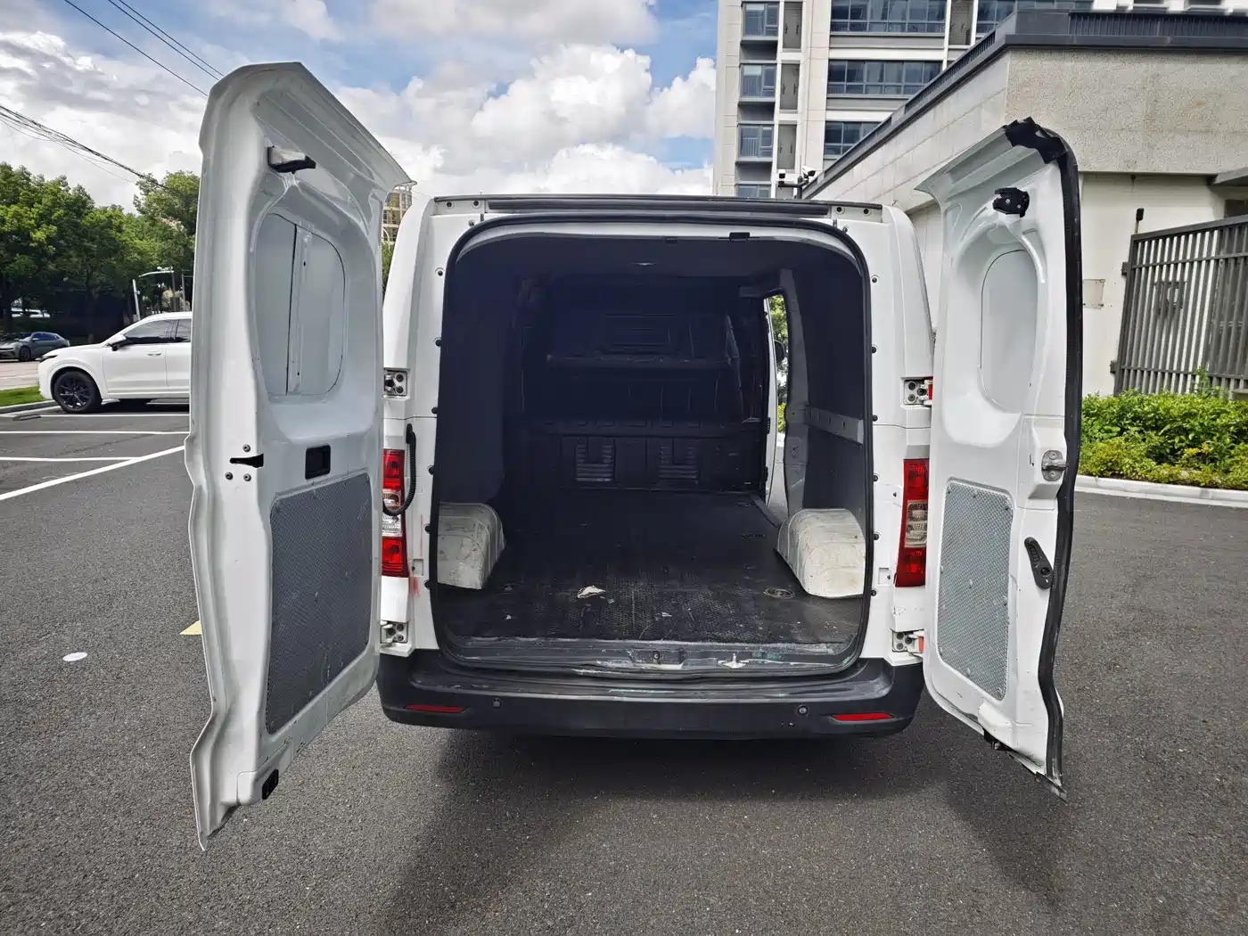 SAIC Maxus Maxus EV30 2023 2023 Pure Electric Intelligent Logistics Expert Long Wheelbase Gotion