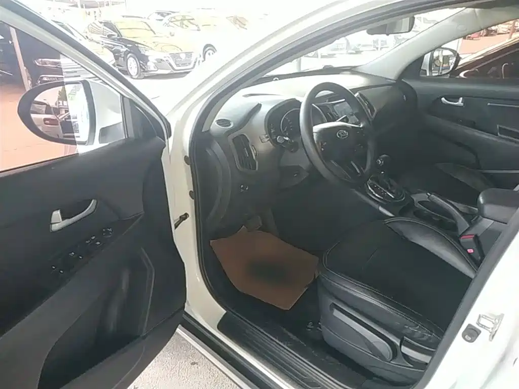 Kia Sportage 2016 2.0L Automatic 2WD GL фото 16
