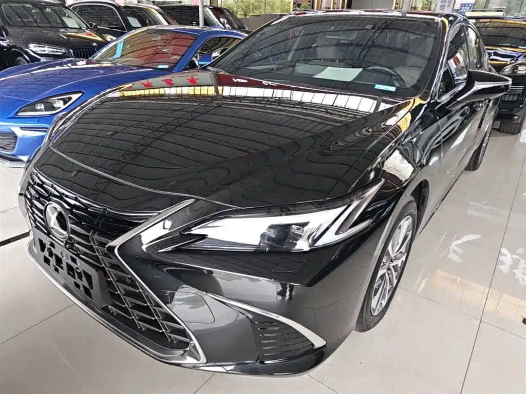 Lexus ES 2025 200 Ultimate Edition