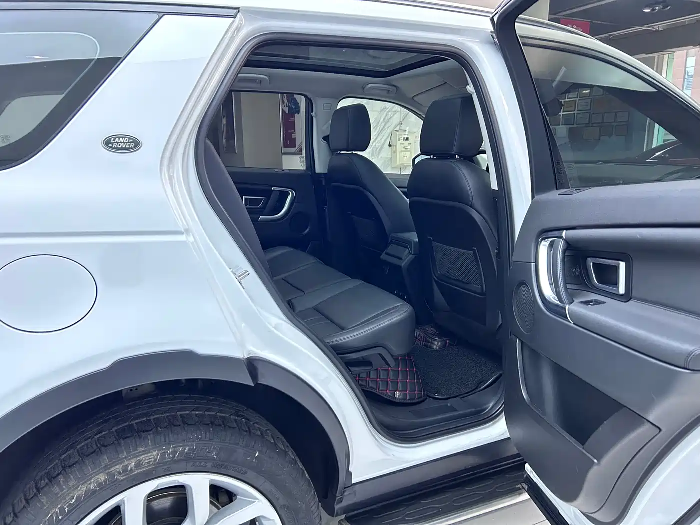 Land Rover Discovery Sport 2018 240PS HSE Edition фото 11