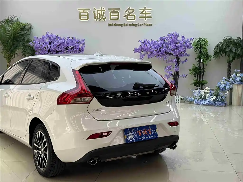 Фото 8 - Volvo V40