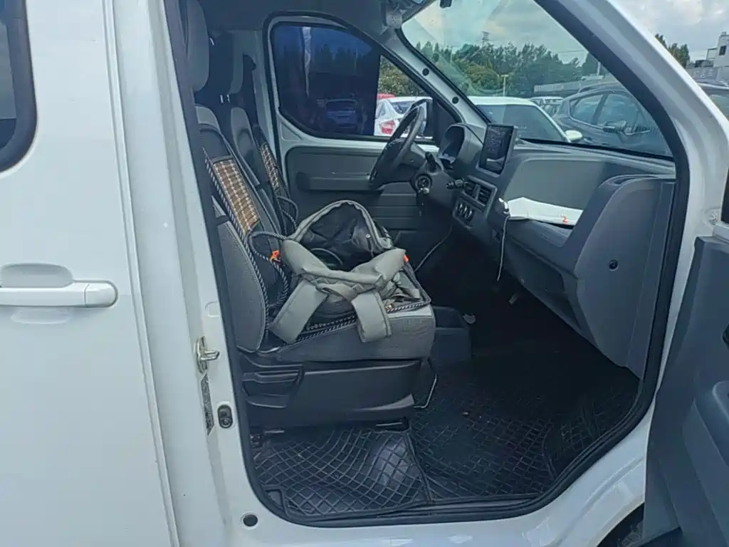 Wuling Motors Wuling Yangguang 2025 2025 400km Bus Comfort Edition