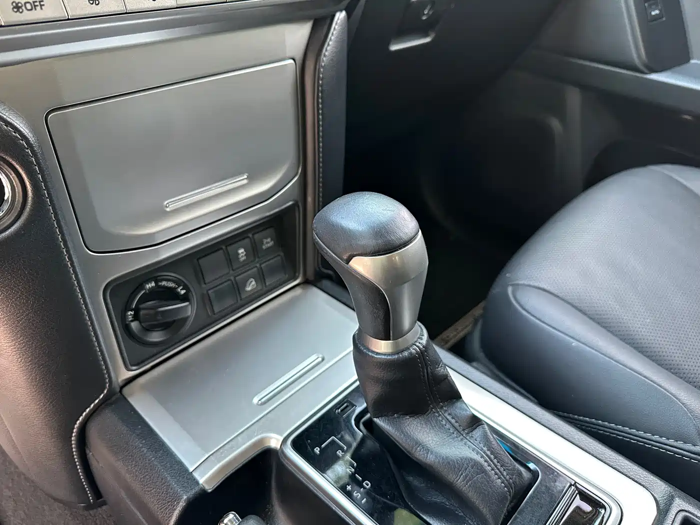 Toyota Prado 2018 3.5L Automatic TX-L Rear-mounted Spare Tire фото 27