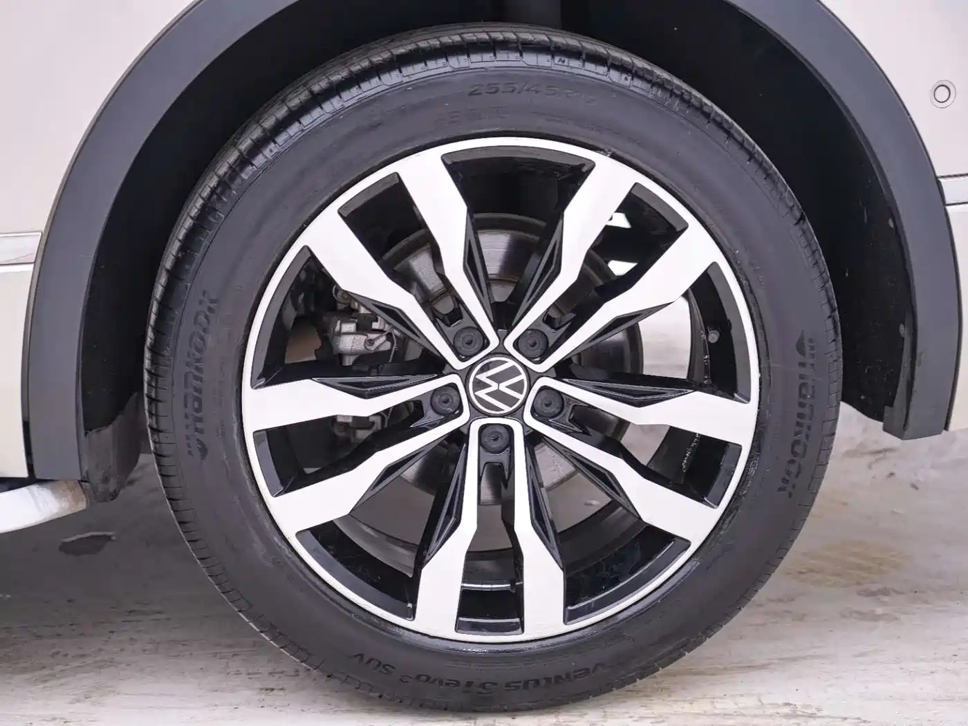 Volkswagen Tiguan L 2021 330TSI Automatic 2WD R-Line Premium фото 9