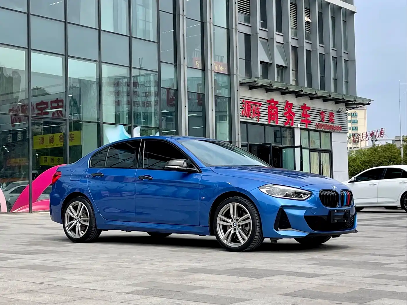 BMW 1 Series 2019 120i Leading M Sport Package фото 3