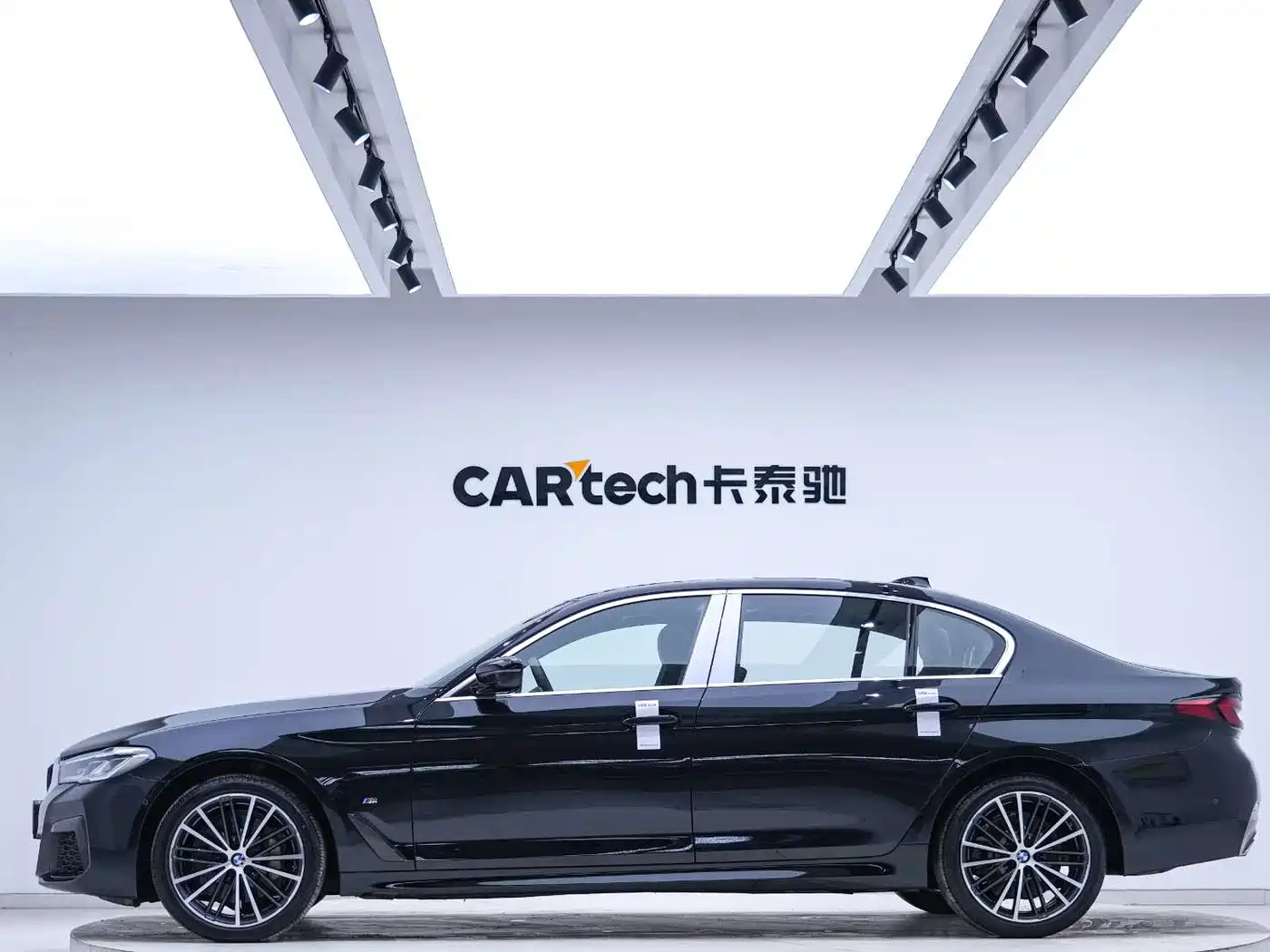 BMW 5 Series 2021 530Li Leading M Sport Package фото 2