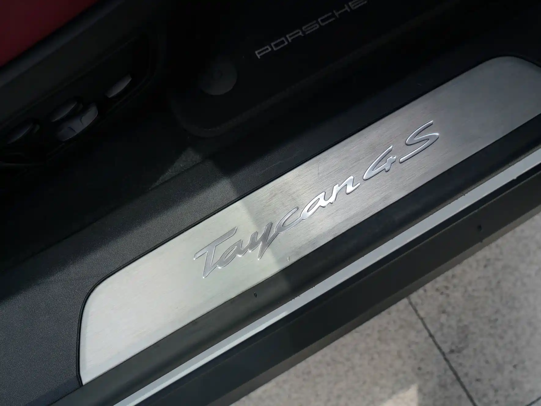 Photo 14 - Porsche Taycan
