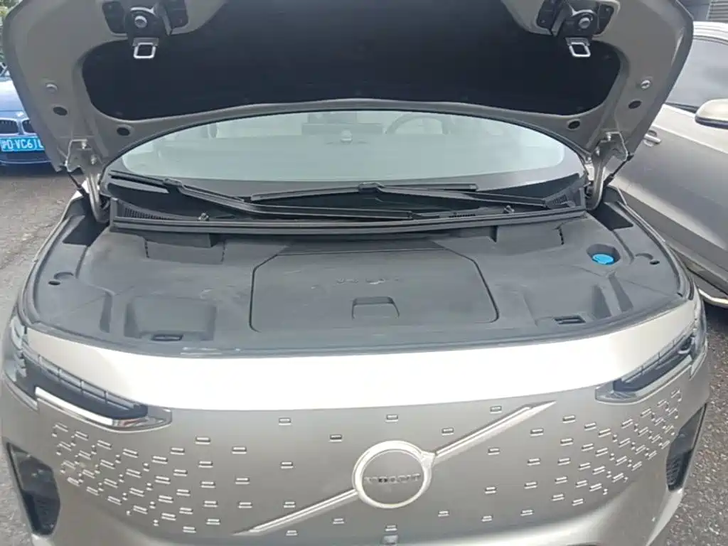 Volvo EM90 2024 2025 Ultra Six-Seater