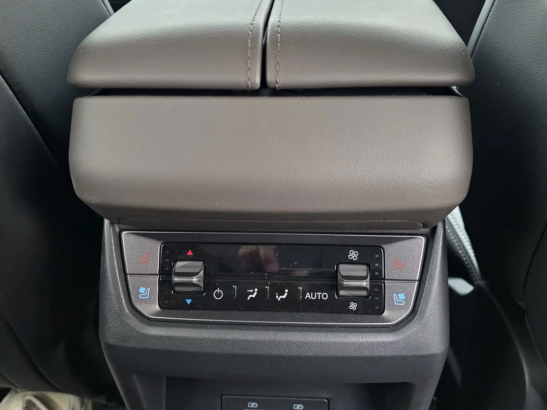 Фото 12 - Ford Edge
