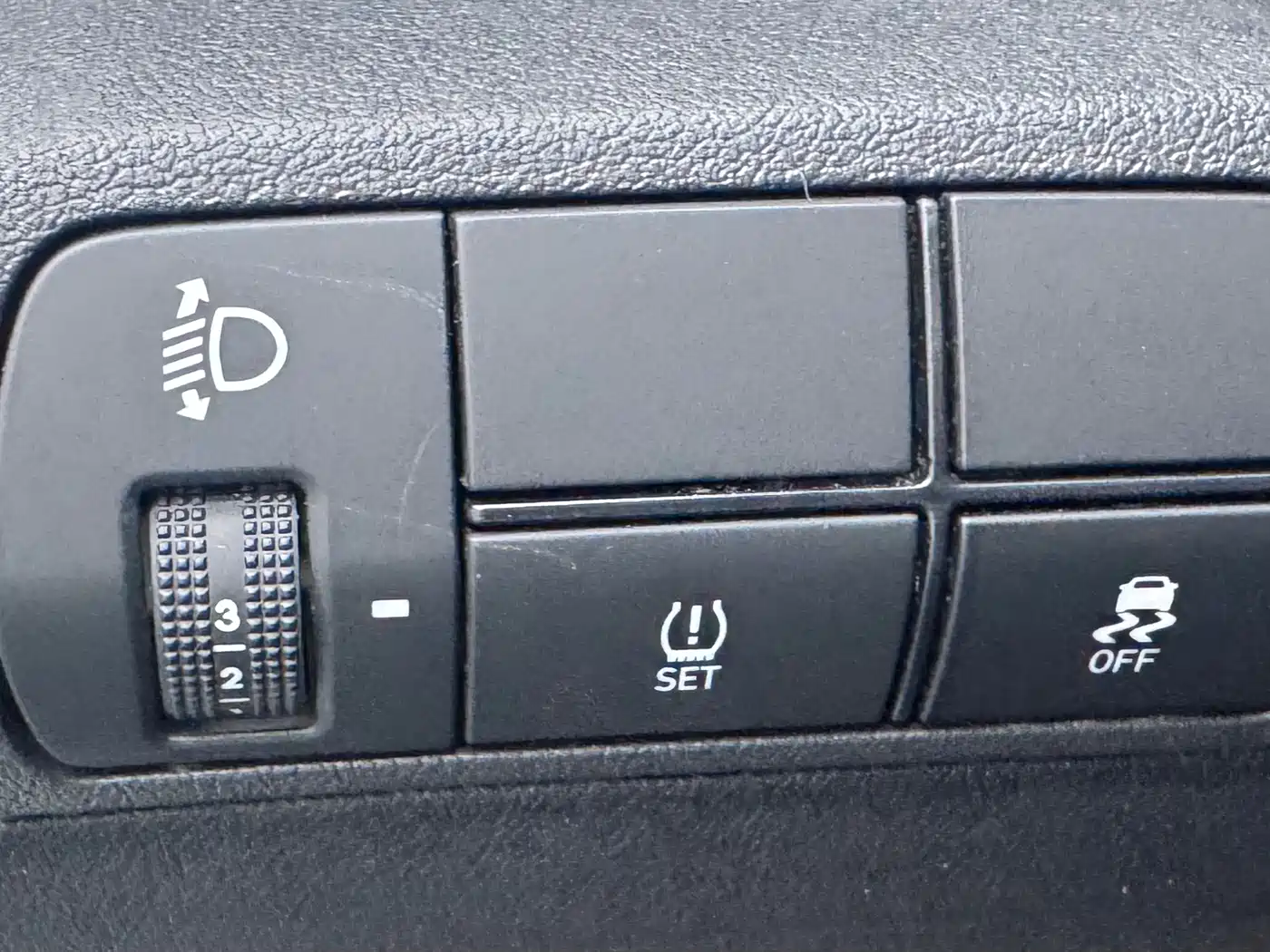 Hyundai Elantra 2022 1.5L CVT LUX Premium Edition фото 10