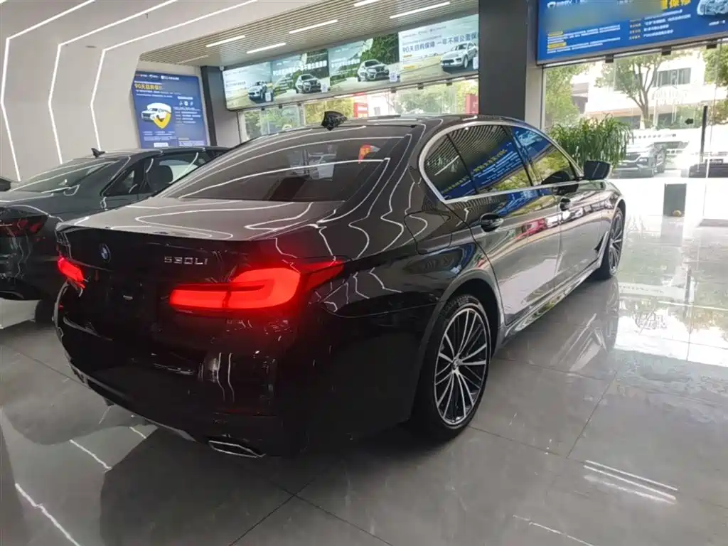 BMW 5 Series 2023 530Li Leading M Sport Package фото 7