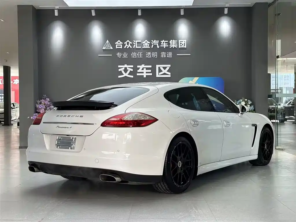 Porsche Panamera 2010 Panamera 4 3.6L фото 6