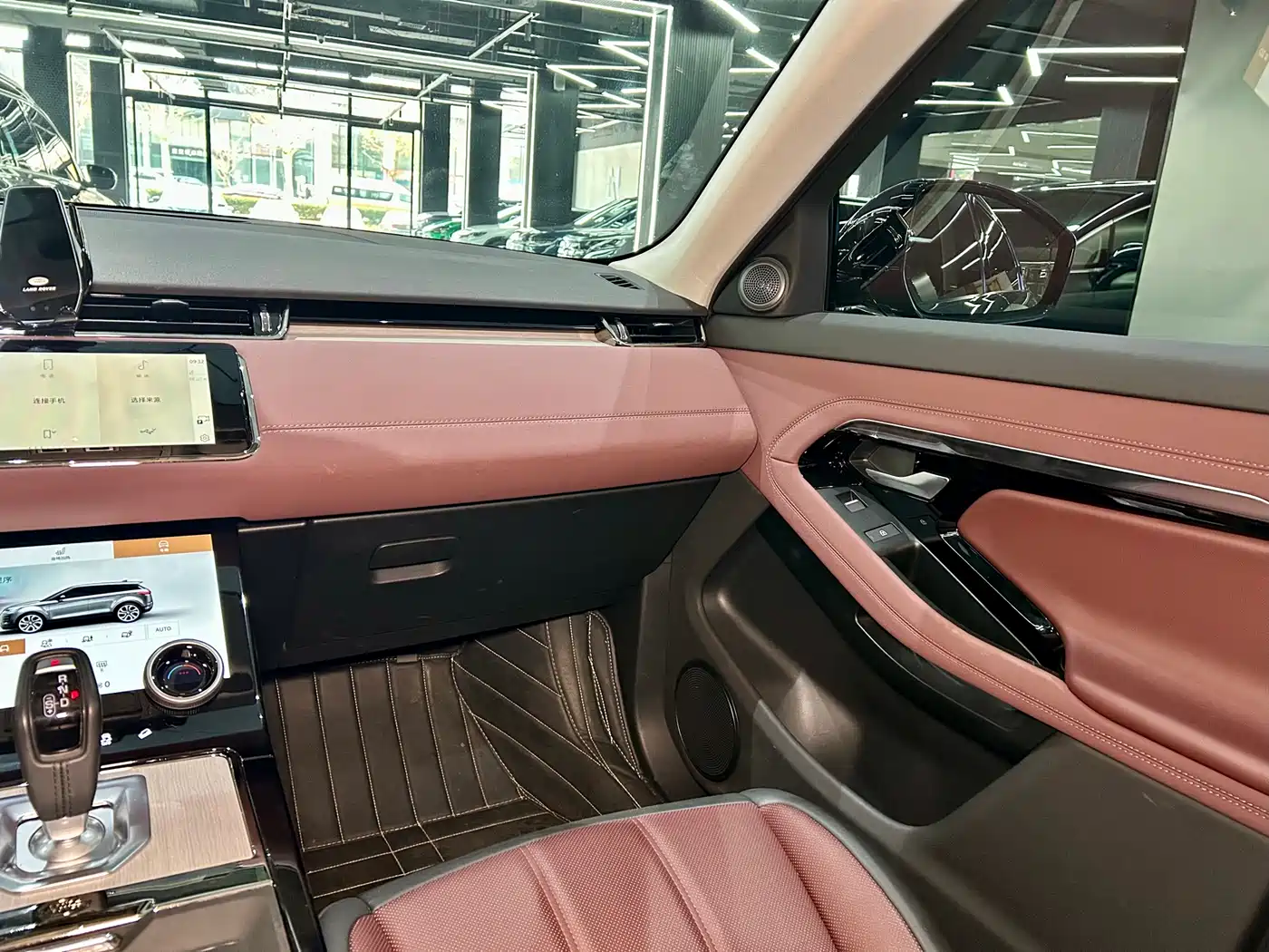 Land Rover Range Rover Evoque 2022 Range Rover Evoque L 249PS R-Dynamic Luxury Edition фото 26