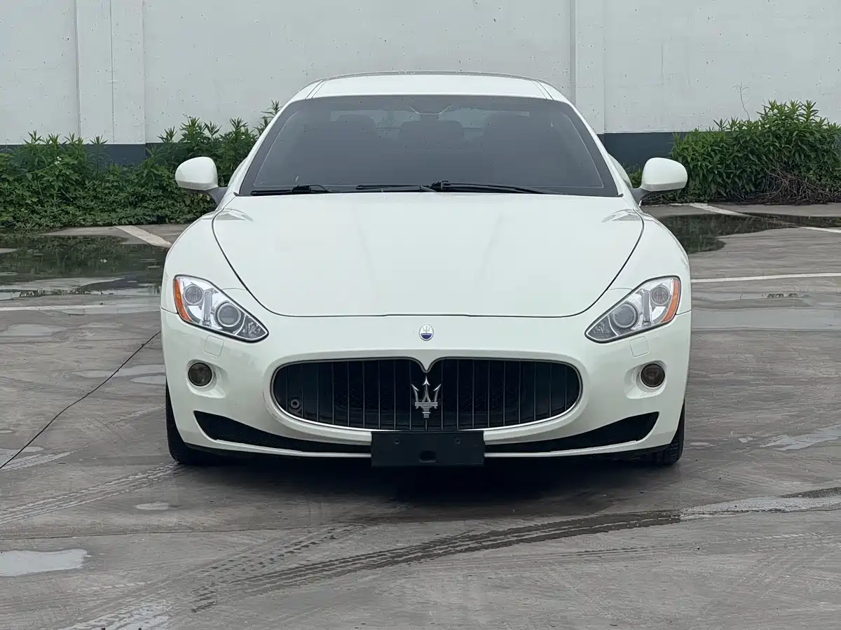 Maserati GranTurismo 2010 2007 4.2L Standard