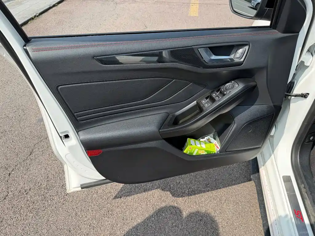 Ford Focus 2023 2022 Hatchback EcoBoost 180 Automatic ST Line