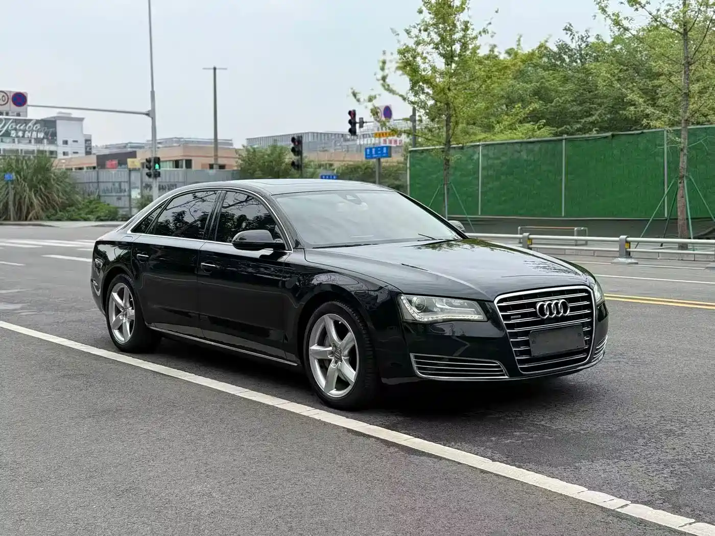 Фото 3 - Audi A8