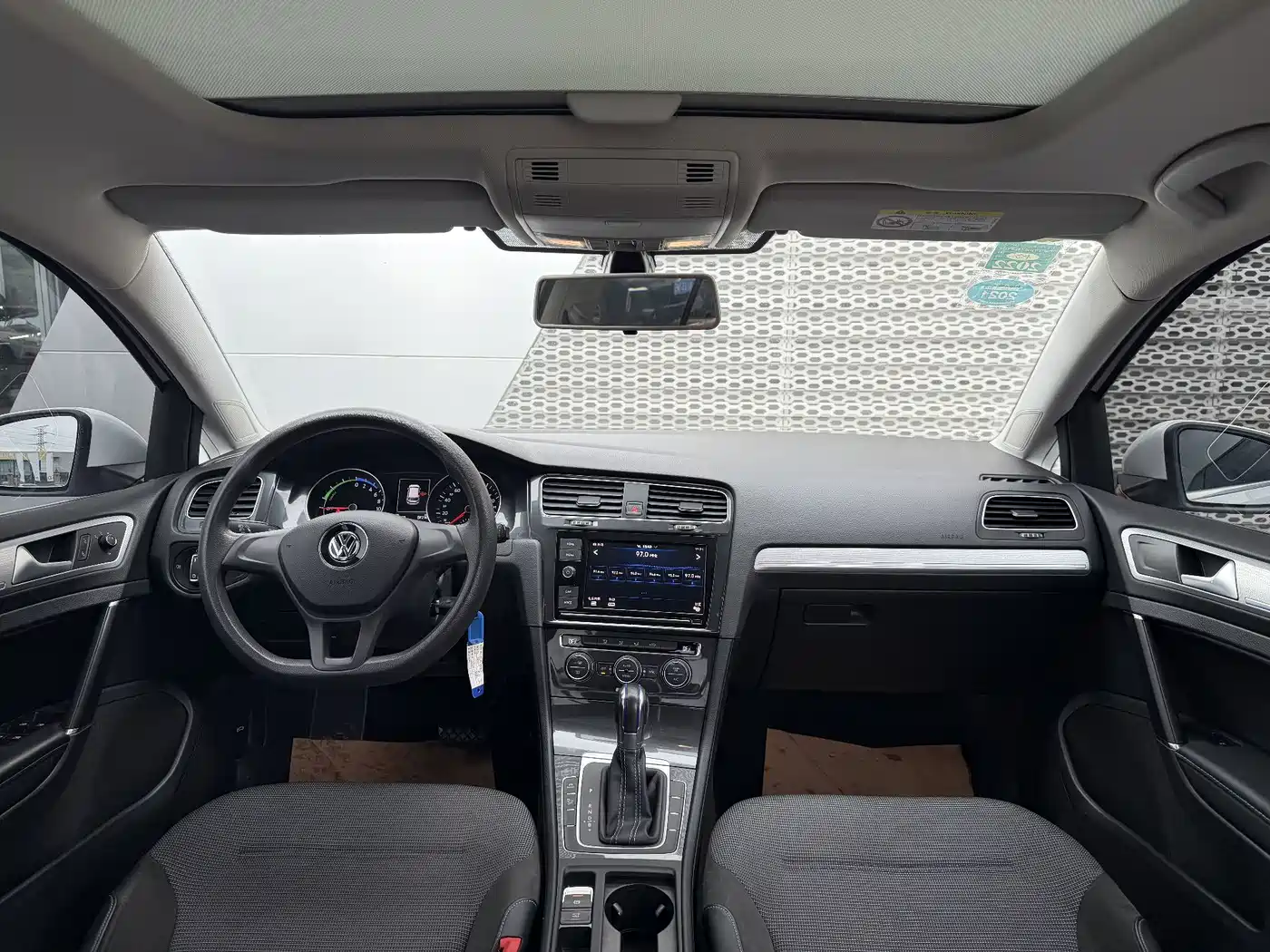 Volkswagen Golf Electric 2020 Chi фото 6