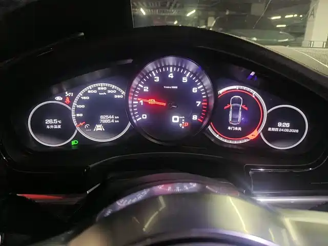 Porsche Panamera 2017 Panamera Executive Long Wheelbase 3.0T — фото 4