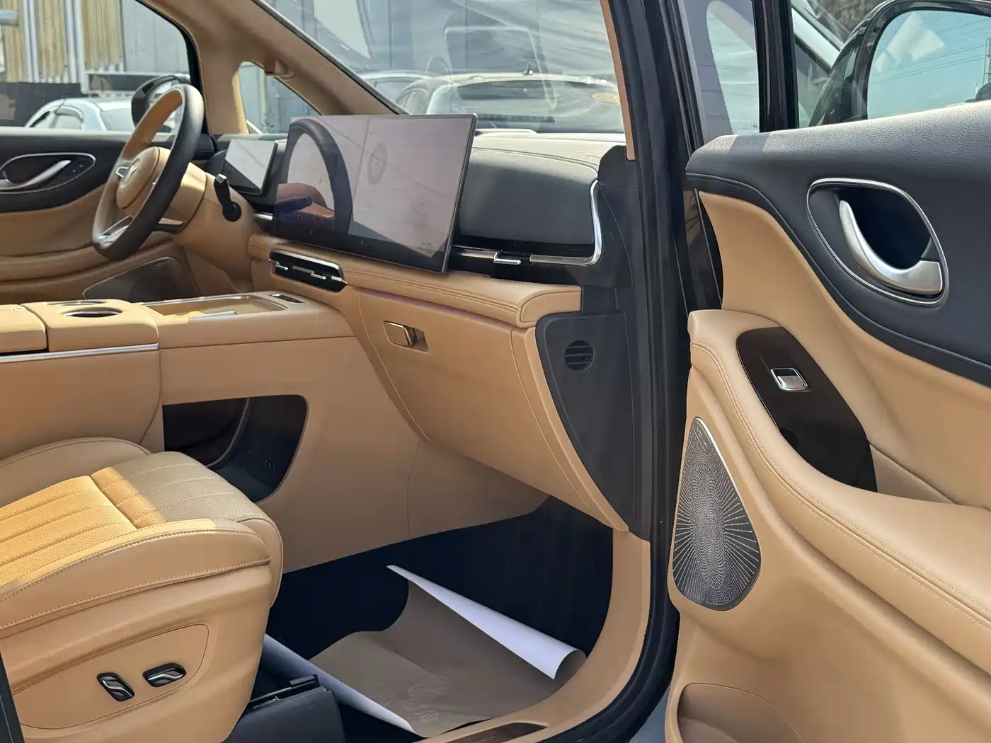 Voyah Auto Voyah Dreamer 2025 PHEV AWD Flagship Kunpeng Edition фото 9