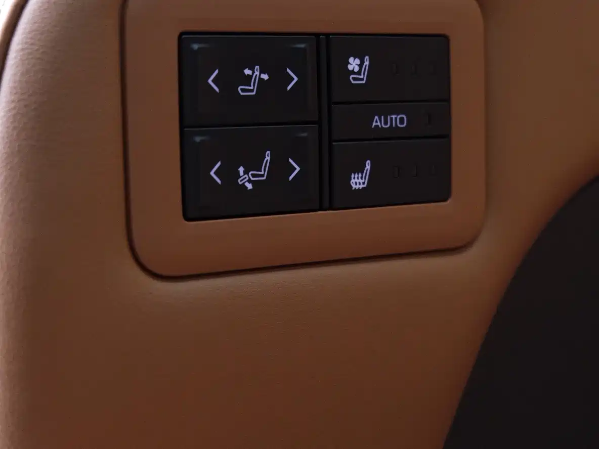 Toyota Vellfire 2025 Crown Hybrid 2.5L Ink Gold Executive Edition фото 14