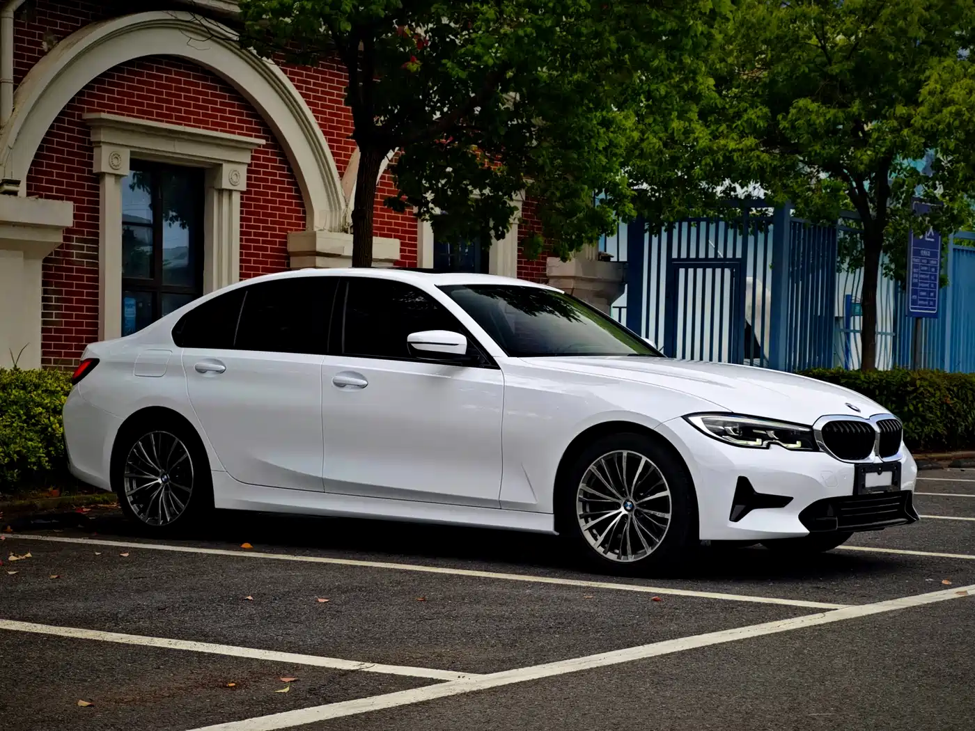 BMW 3-SERIES