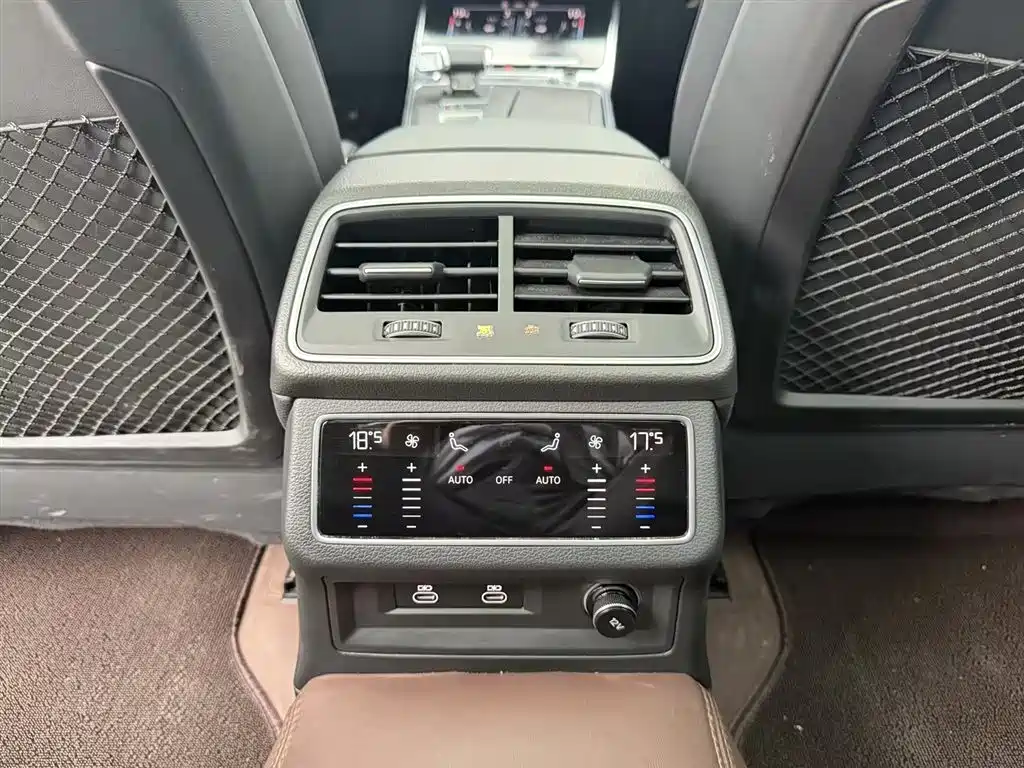 Фото 17 - Audi A6L