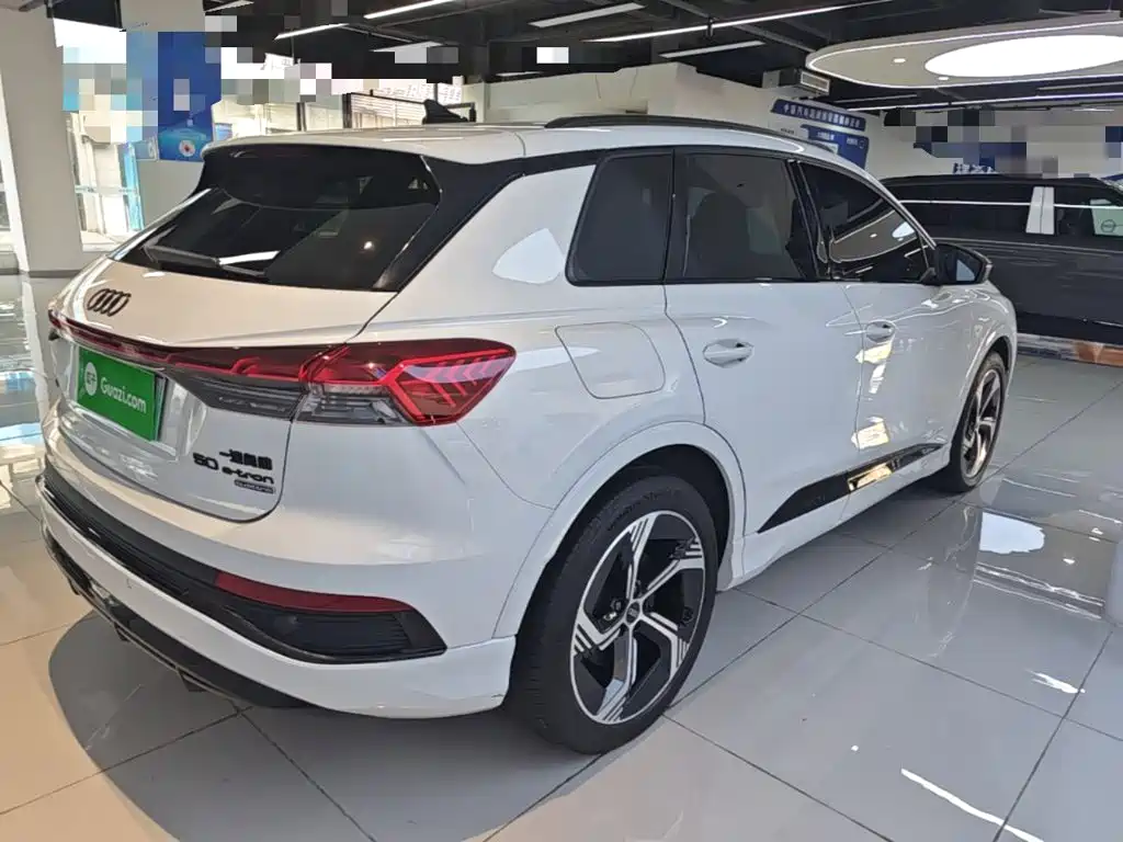 Photo 7 - Audi Q4 e-tron