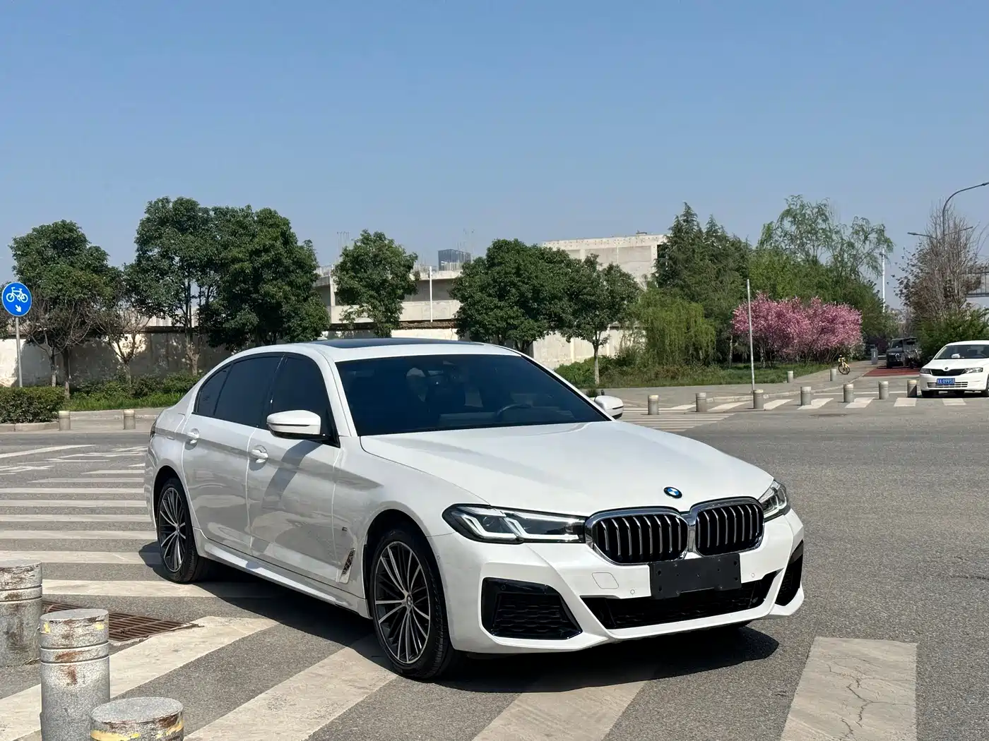 BMW 5 Series 2023 530Li Leading M Sport Package фото 3