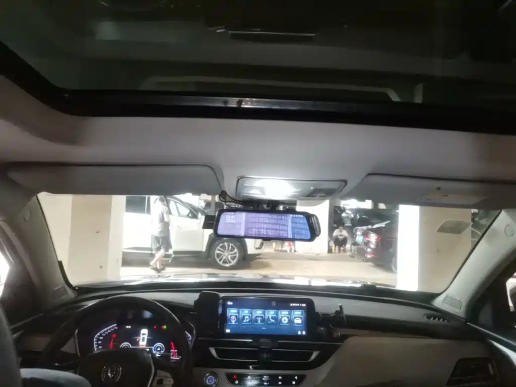 Photo 18 - Changan CS75