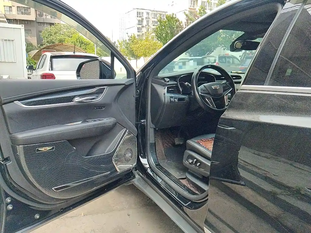 Фото 17 - Cadillac XT5