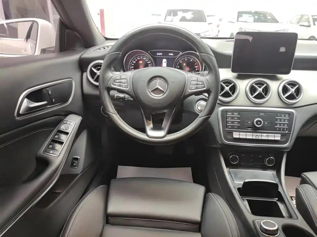 Mercedes-Benz CLA (Import) 2017 CLA 200 Dynamic фото 10