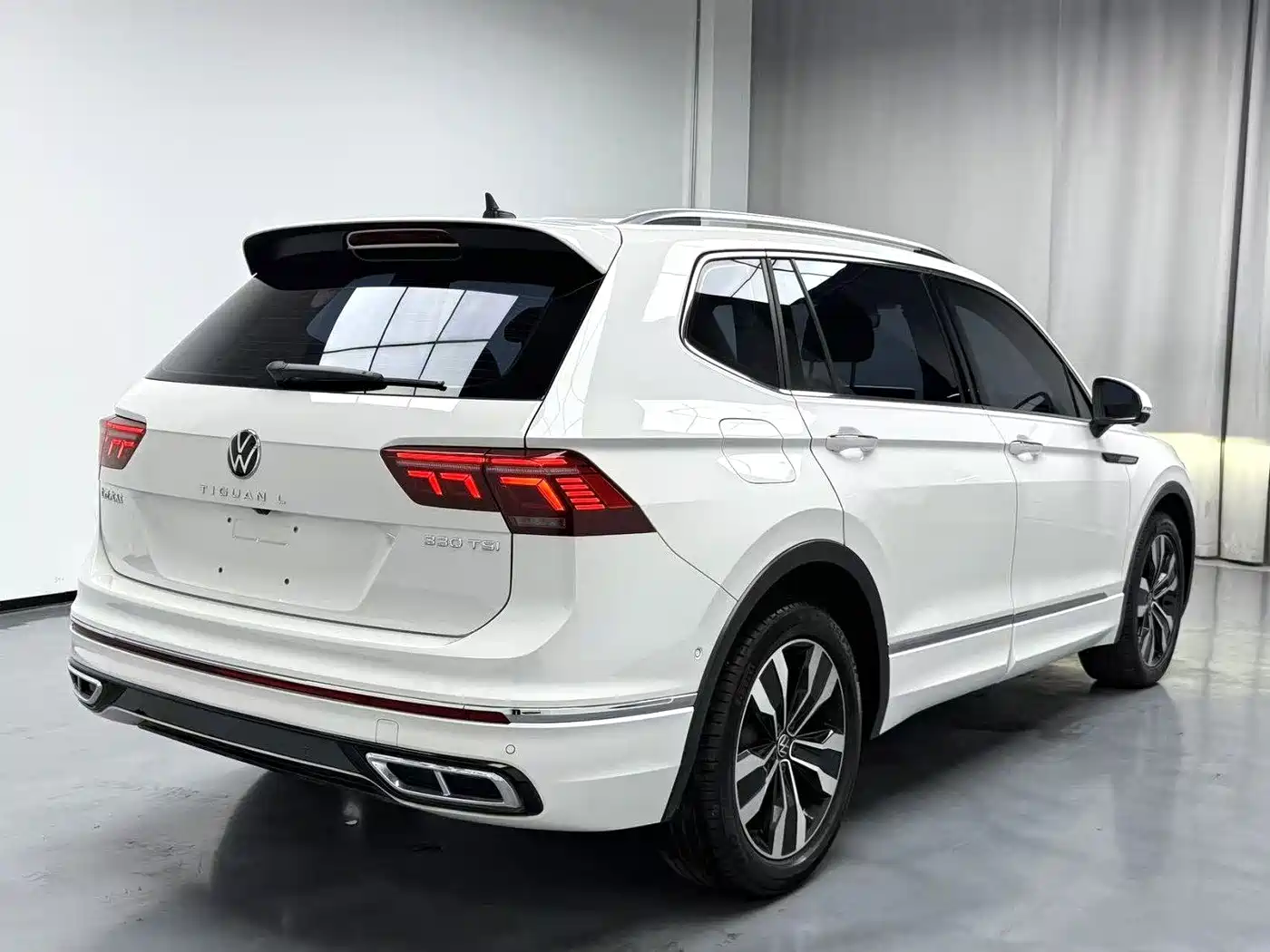 Volkswagen Tiguan L 2022 330TSI Auto 2WD R-Line Premium Edition фото 5