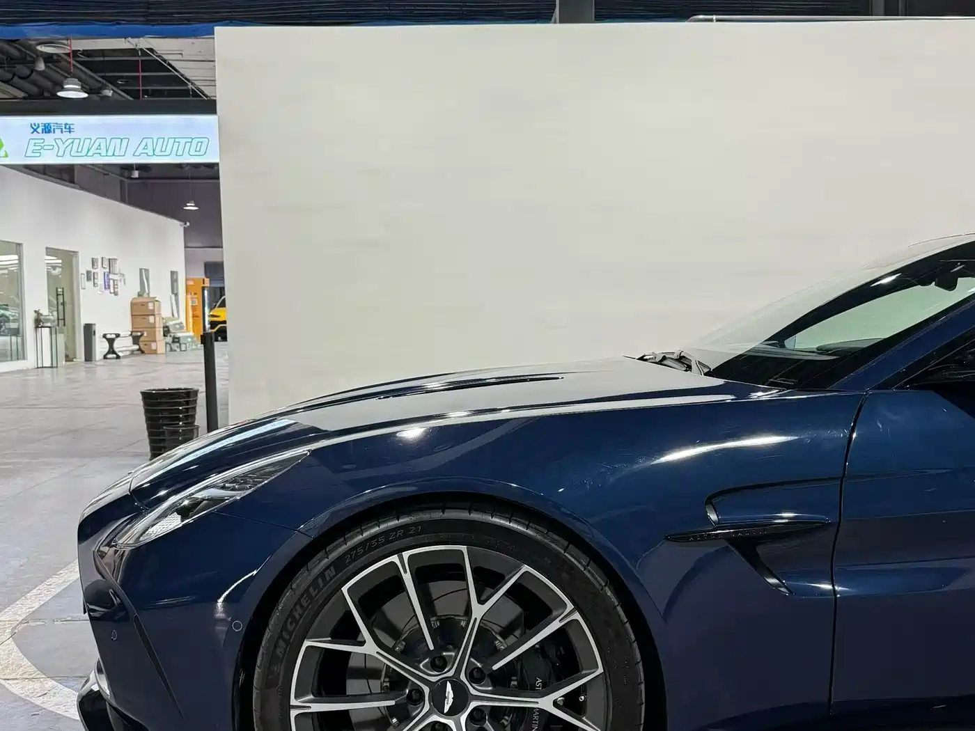 Aston Martin V8 Vantage 2024 4.0T V8 Coupe фото 8