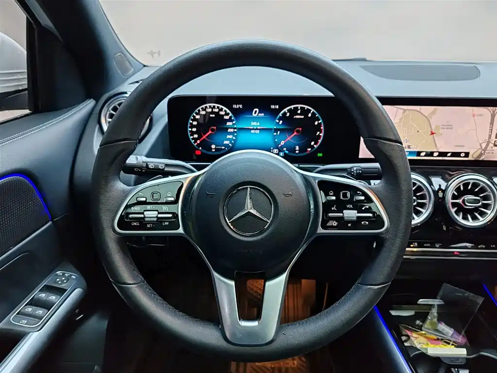 MERCEDES-BENZ GLA