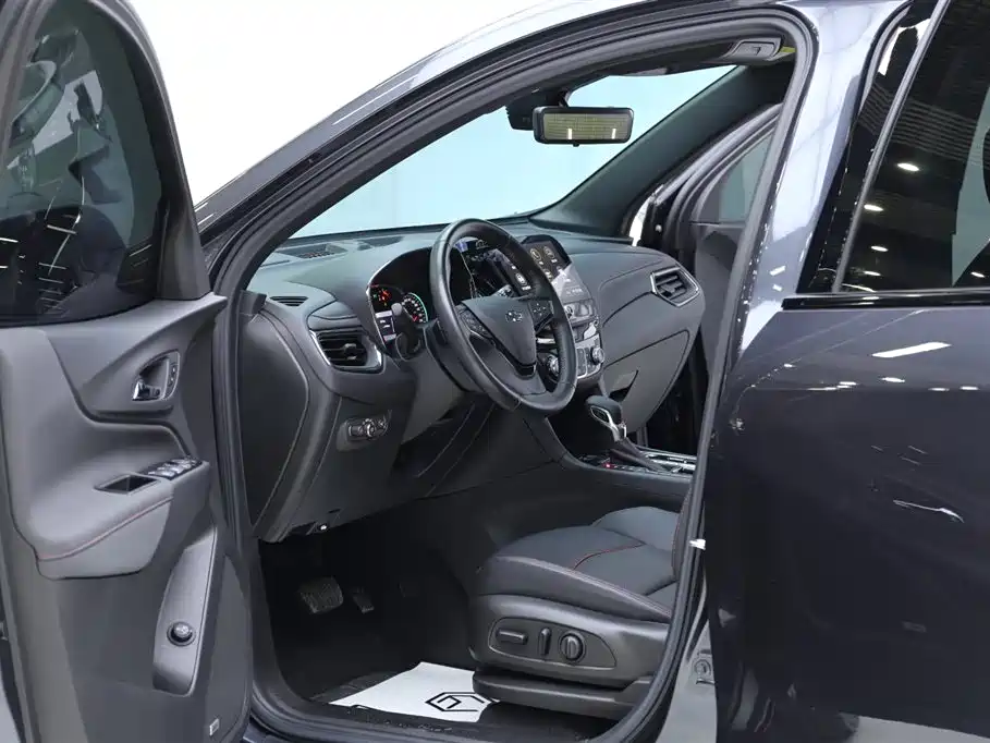 Chevrolet Equinox 2022 Mild Hybrid 550T RS 4WD Intelligent Defense Edition фото 5