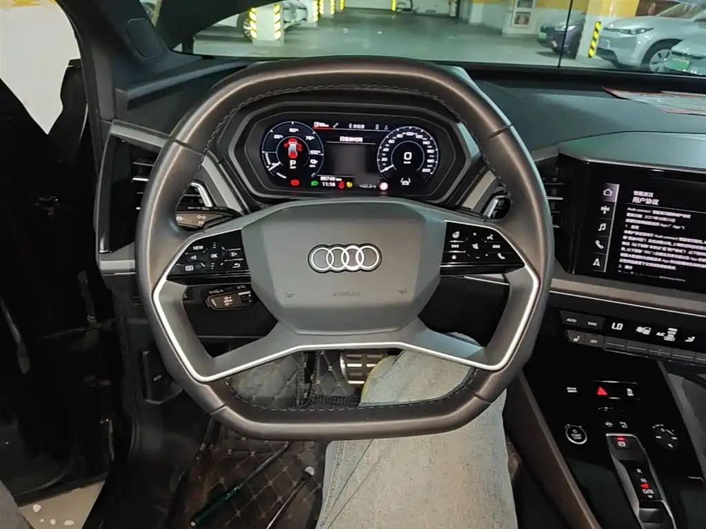 Audi Q5 e-tron 2023 40 e-tron Starlight Edition Brocade Package фото 11