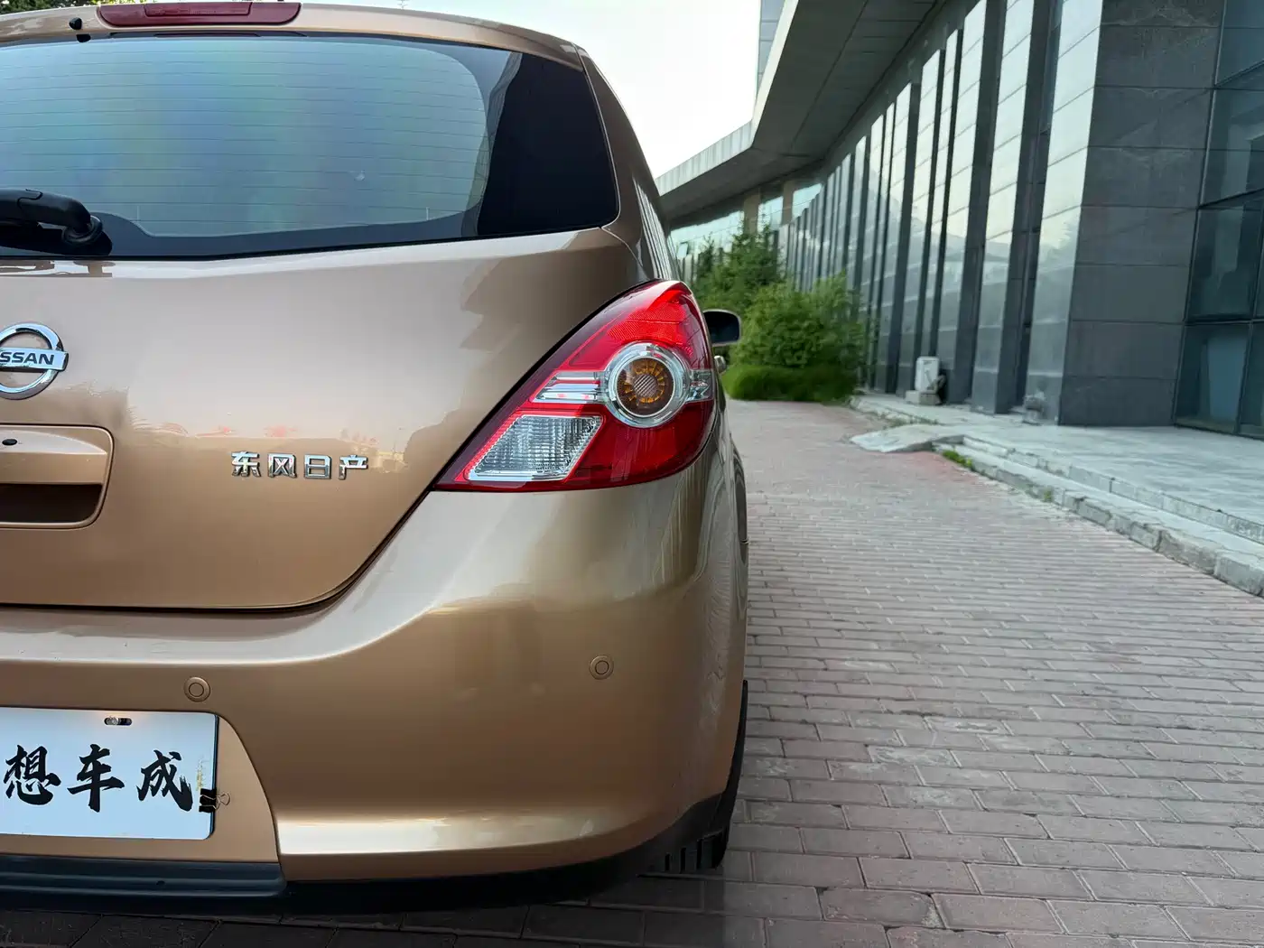 Photo 8 - Nissan Tiida