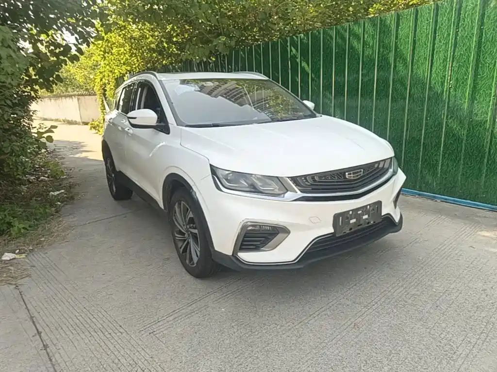 Фото 4 - Geely Binyue