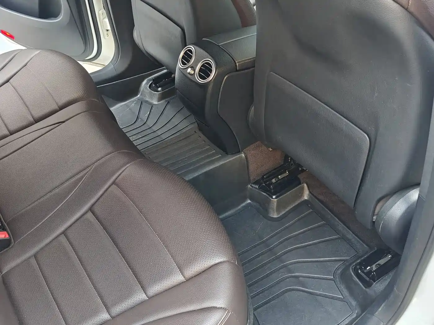 Mercedes-Benz GLC 2018 Facelift GLC 200 4MATIC фото 18