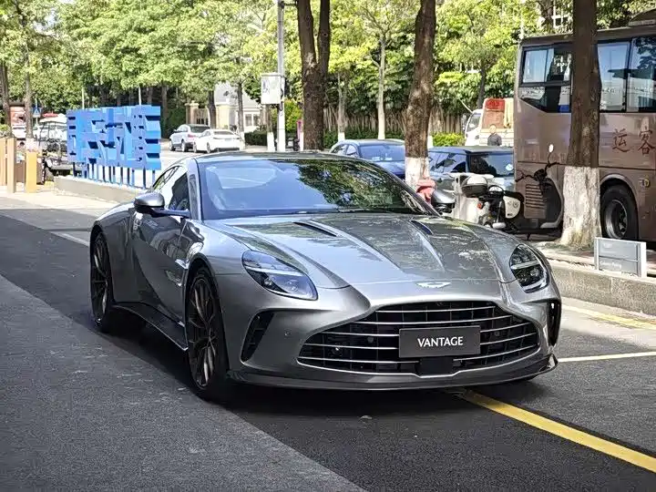 Aston Martin V8 Vantage 2025 2024 4.0T V8 Coupe