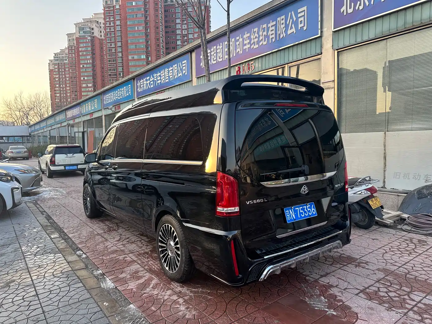 Mercedes-Benz V-Class 2018 V 260 L Premium Long Wheelbase Edition China VI фото 4