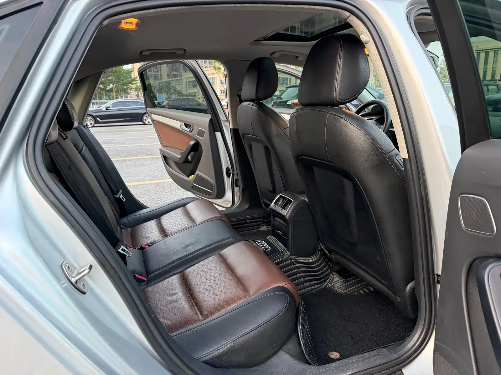 Фото 12 - Audi A4L