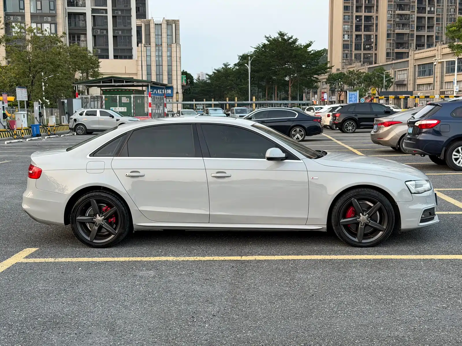 Фото 8 - Audi A4L