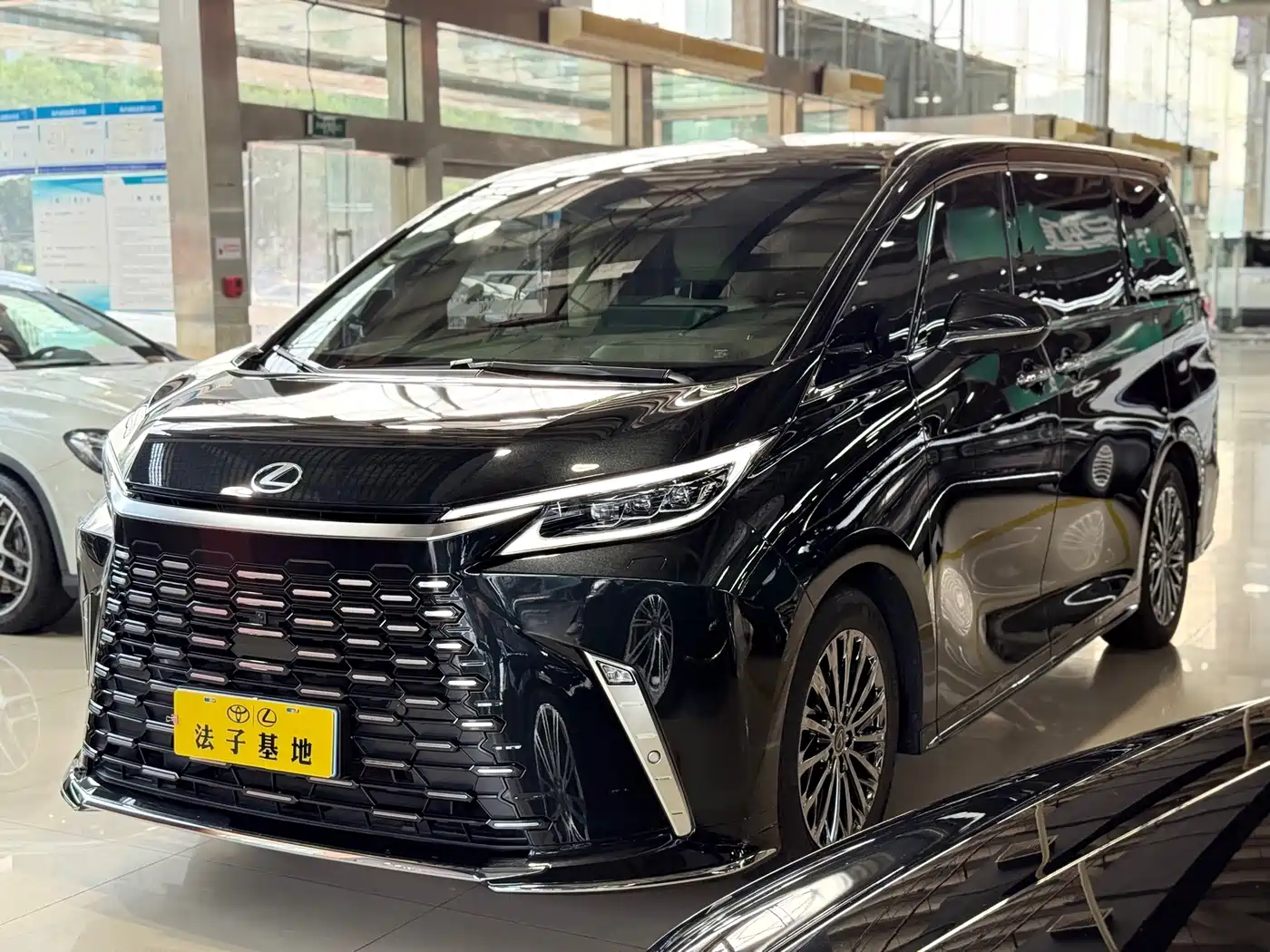 Lexus LM 2025 2023 500h 6-Seater Prestige Edition