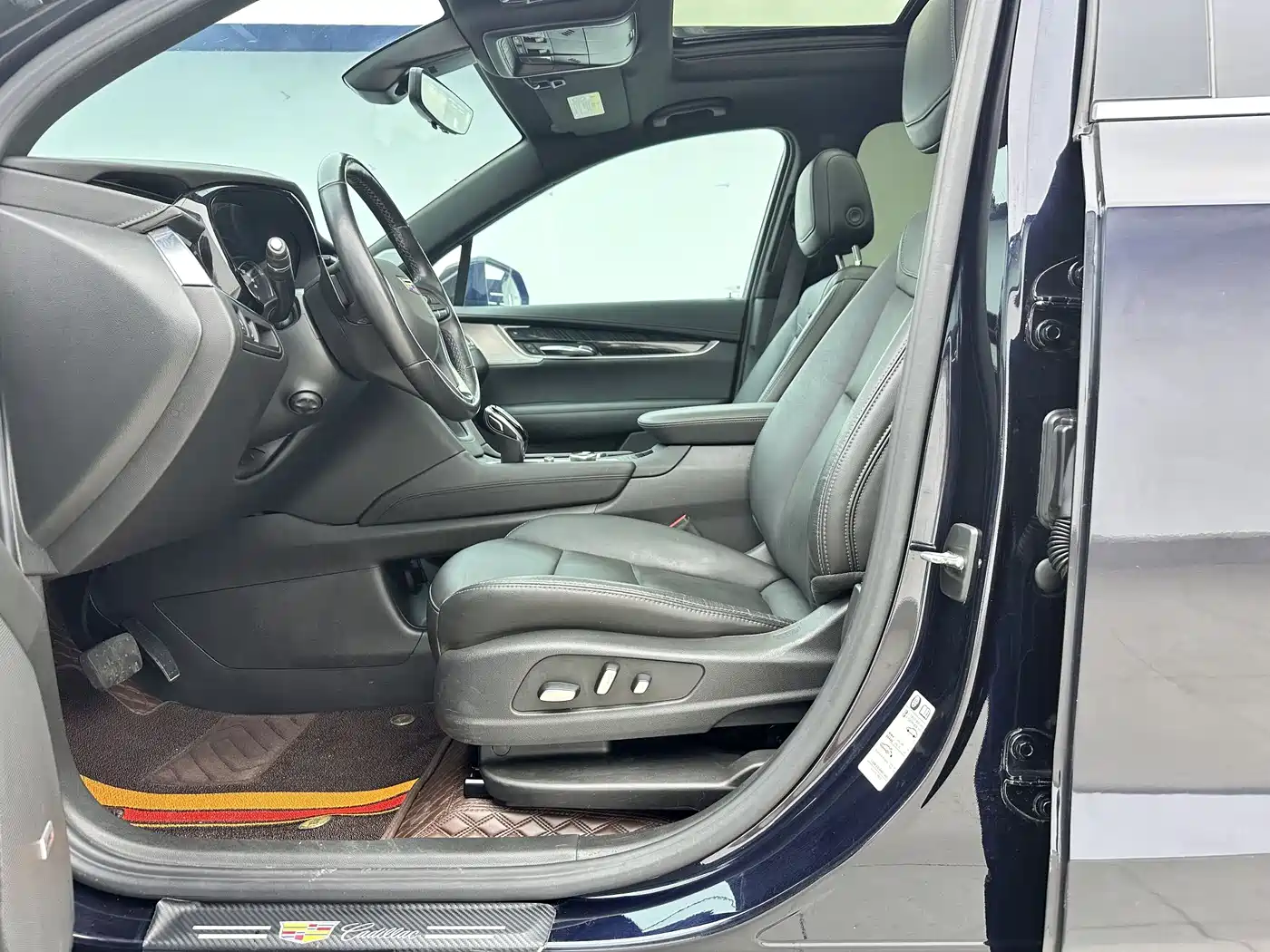 CADILLAC XT6