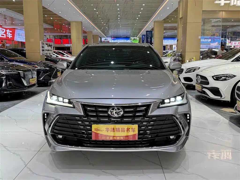 Toyota Avalon 2023 2.0L XLE Premium Edition фото 2