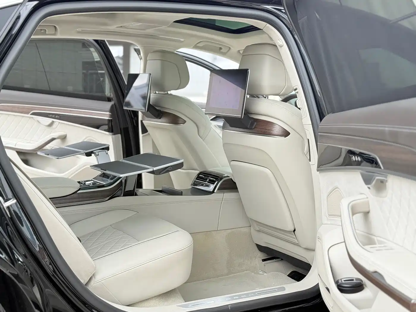 Фото 7 - Audi A8