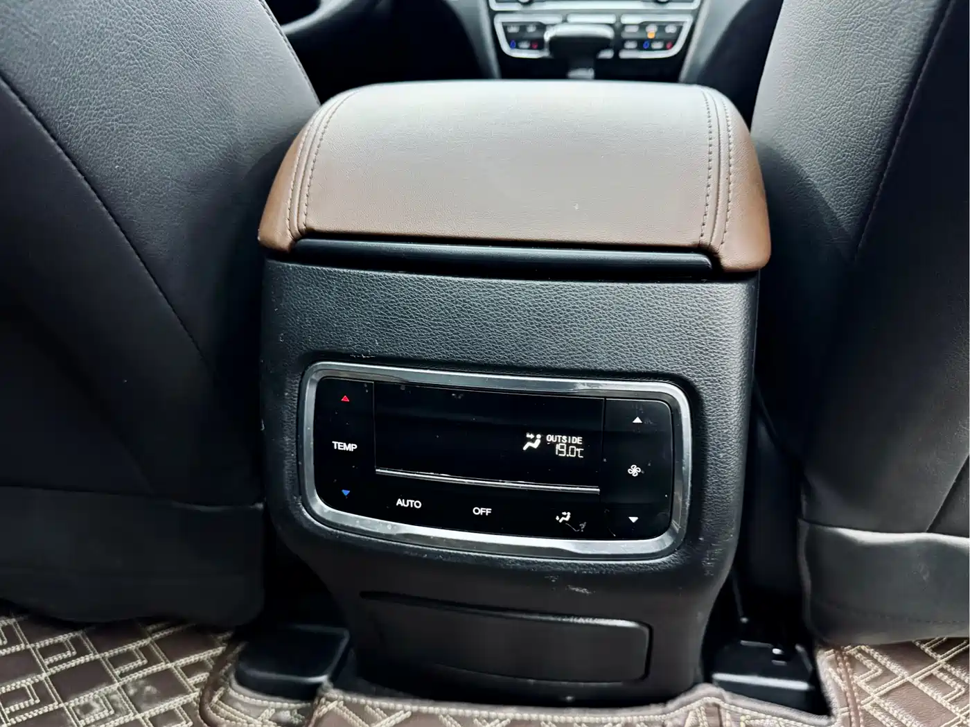 GAC Trumpchi Trumpchi GS8 2017 320T 2WD Luxury Smart Connect (7-seater) фото 18