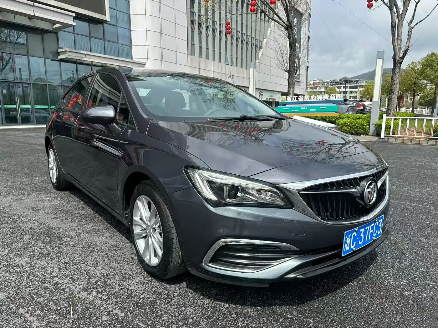 Buick Verano 2018 Sedan 20T Dual Clutch Leading
