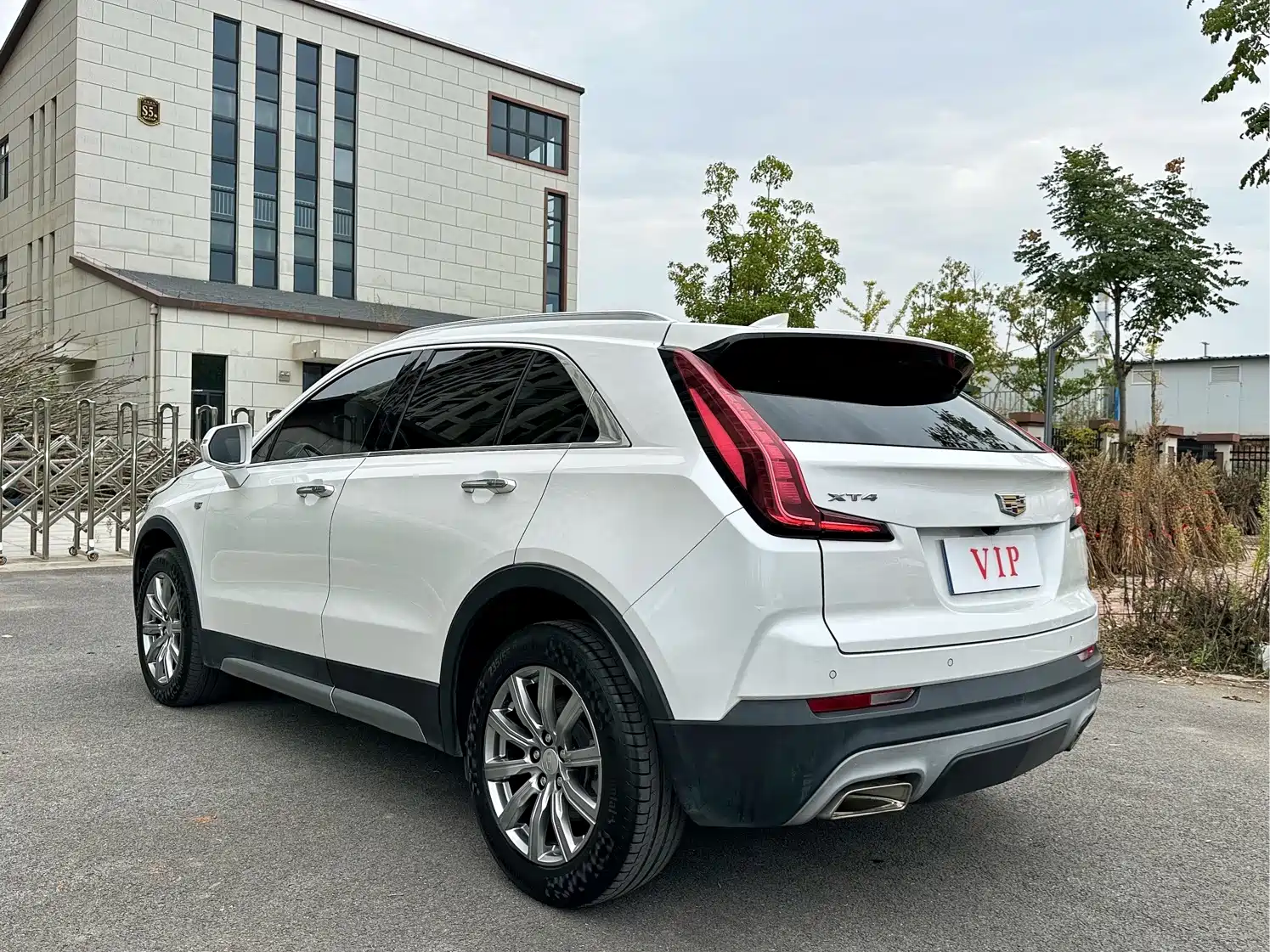 Photo 14 - Cadillac XT4